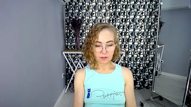 queen_a_n_i Show Webcam