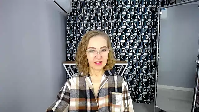 Pertunjukan Kamera Web queen_a_n_i