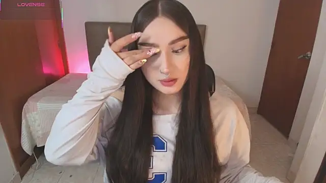 Miley_Baker Show in webcam