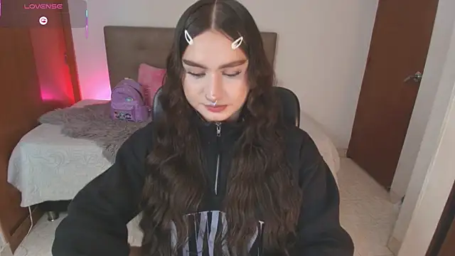 Miley_Baker Show in webcam