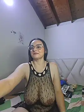 XXX chat uživo modela ginaboobs