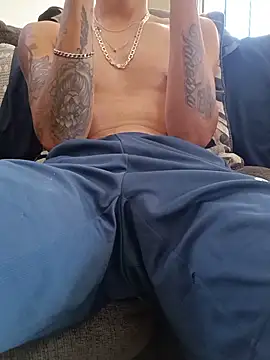 Yanwoods420 Show in webcam