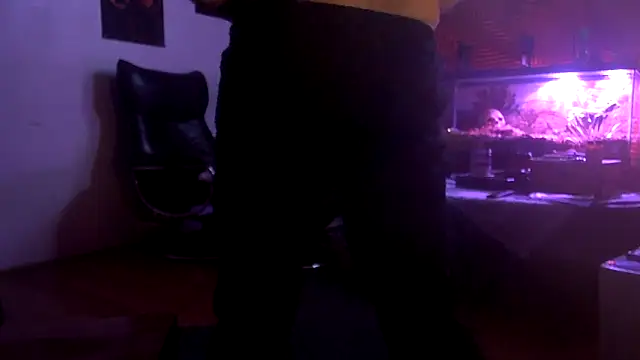 TheHellBilly: διαδικτυακό σόου στην κάμερα