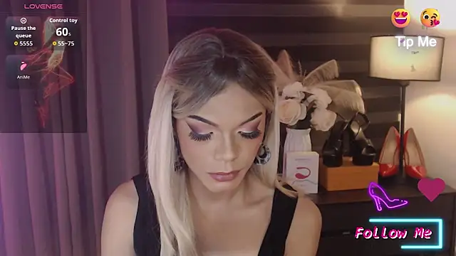 Show modela HugecockAlexa na web-kameri
