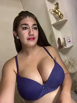 Show modela SexyFatHugeCock na web-kameri