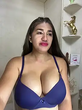 Pokazy przed kamerką – SexyFatHugeCock