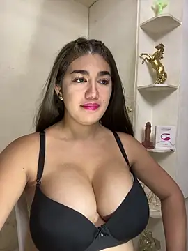 Pokazy przed kamerką – SexyFatHugeCock