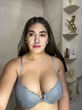 Show modela SexyFatHugeCock na web-kameri