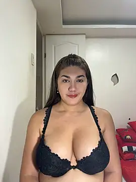Show modela SexyFatHugeCock na web-kameri