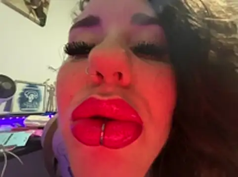 Pokazy przed kamerką – poppergirl69