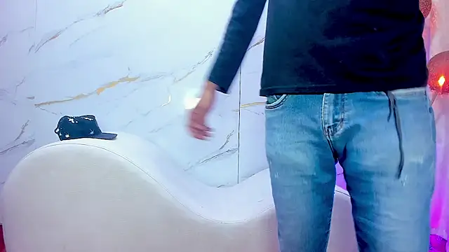 Show modela AmazingOrgasm na web-kameri