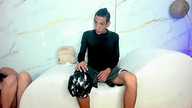 הופעת וובקאם של AmazingOrgasm