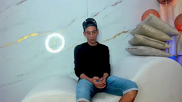 AmazingOrgasm: вебкам-шоу