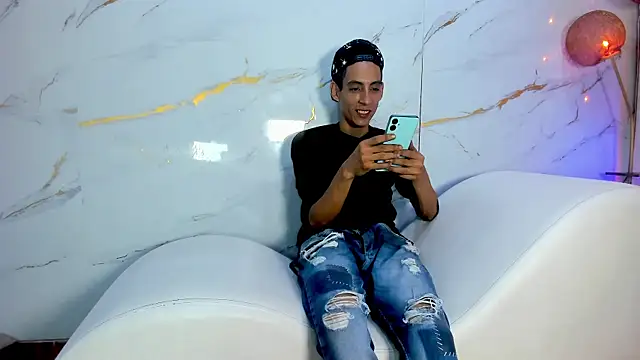 Show modela AmazingOrgasm na web-kameri