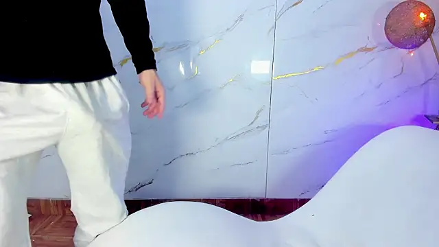 AmazingOrgasm's Webcam Show