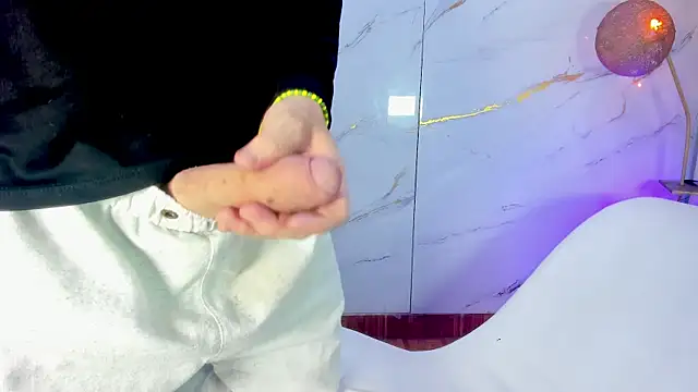 AmazingOrgasm: вебкам-шоу
