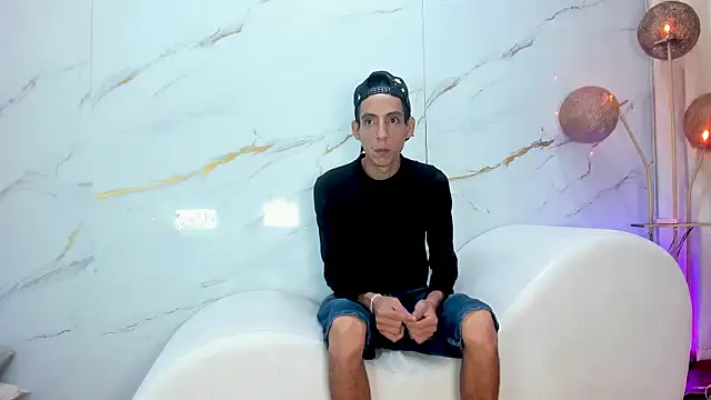 AmazingOrgasm's Webcam Show