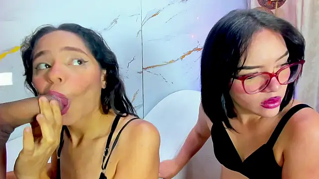 AmazingOrgasm's Webcam Show
