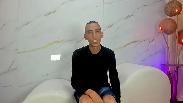 Show modela AmazingOrgasm na web-kameri