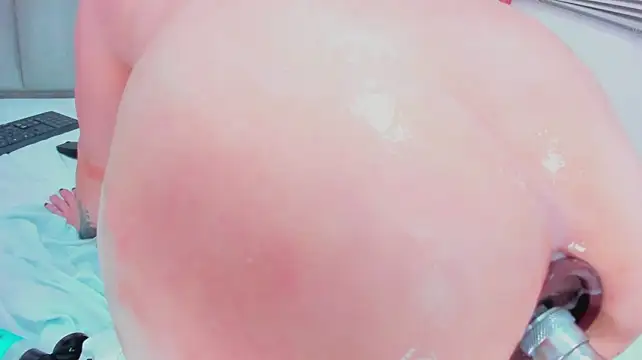 keyllaa_ Show in webcam