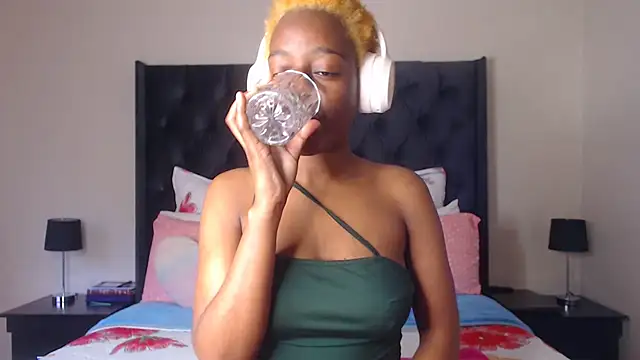 Chat +18 de Sexynaughty_Girl ao vivo