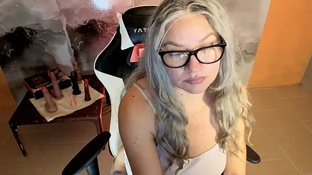 MarianL0ve Show in webcam