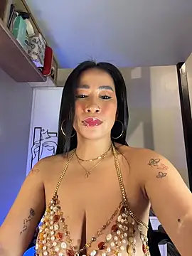 AsianMilfSheryl Show in webcam