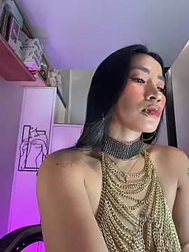 Show modela AsianMilfSheryl na web-kameri