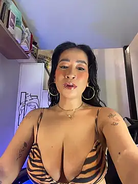 AsianMilfSheryl Pertunjukan Webcam