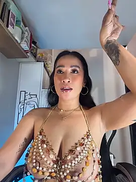 הופעת וובקאם של AsianMilfSheryl
