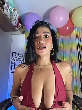 הופעת וובקאם של AsianMilfSheryl