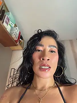 AsianMilfSheryl: διαδικτυακό σόου στην κάμερα