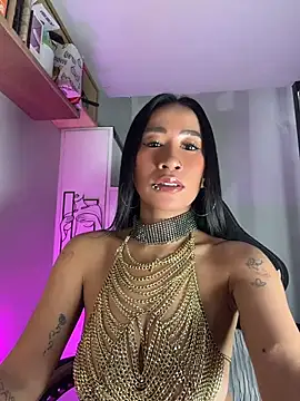הופעת וובקאם של AsianMilfSheryl