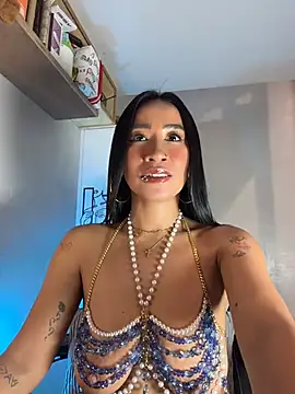 Pokazy przed kamerką – AsianMilfSheryl
