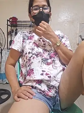 Mommy_shine Adlı Modelin Canlı XXX Sohbeti