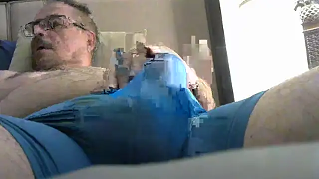 HungThickUncMax Webcam Show