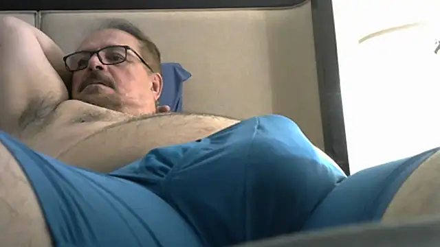 HungThickUncMax Show Webcam