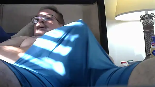 HungThickUncMax's Webcam Show