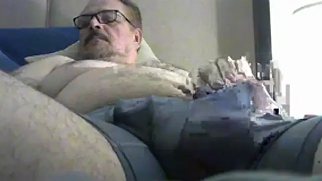 HungThickUncMax's Webcam Show