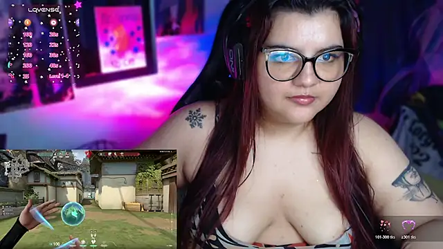 Annee23 Show in webcam
