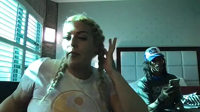 ShineyQuinn's Webcam Show