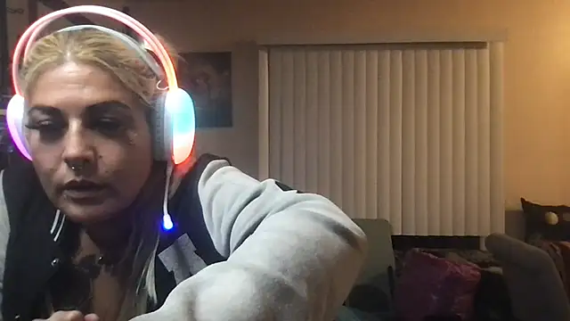 ShineyQuinn Pertunjukan Webcam