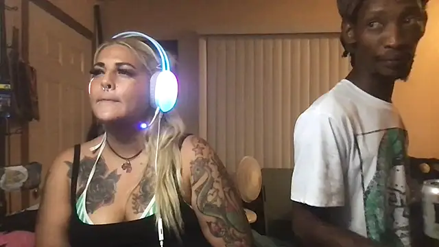 ShineyQuinn webcam show