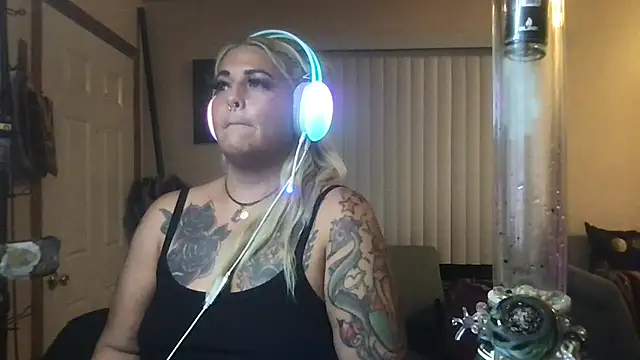 ShineyQuinn Webcam Show