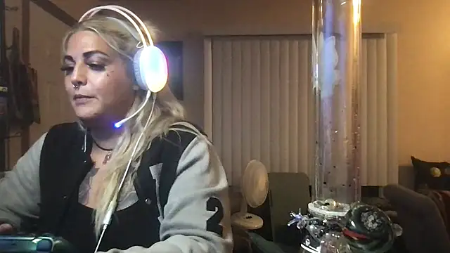 ShineyQuinn Chat XXX in diretta