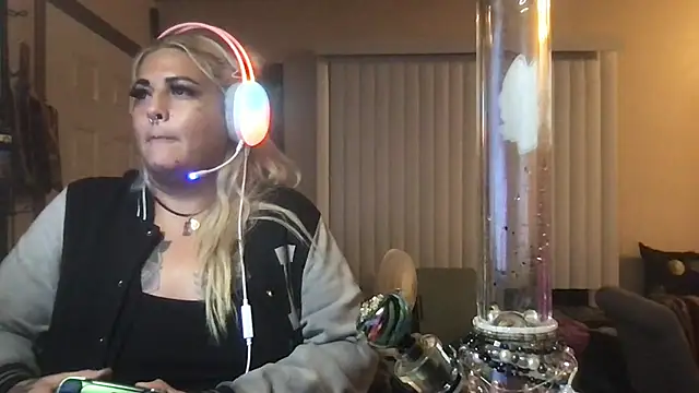 ShineyQuinn's Webcam Show