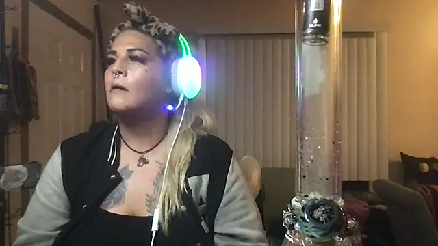 ShineyQuinn's Webcam Show