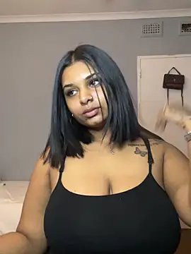 layla_amin's Live XXX Chat