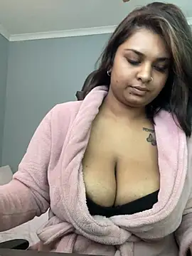 layla_amin's Live XXX Chat