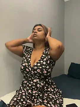layla_amin's Live XXX Chat